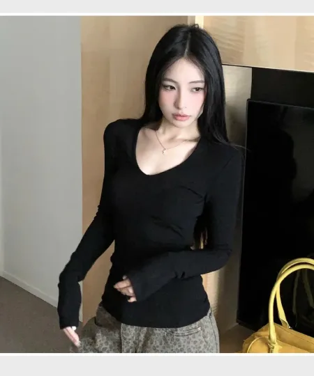 Alternative view of Áo thun cổ tim - MIU02